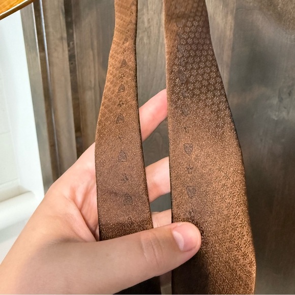 Ashleigh Ties Since 1914 Brown Silk skinny Necktie with intricate pattern - Picture 3 of 5